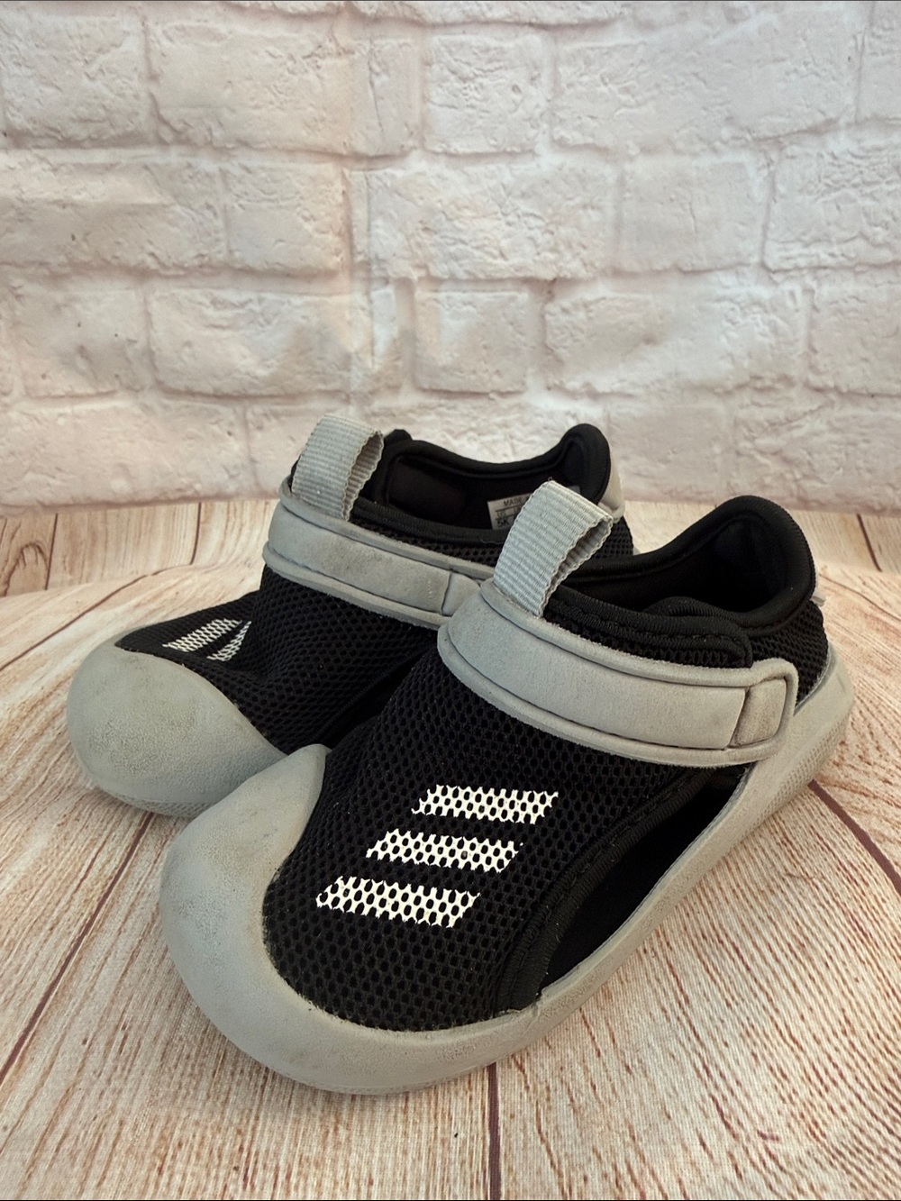 adidas Kids Black and Gray Mesh Water Shoes with Hook-and-Loop Strap-Size 5 Baby